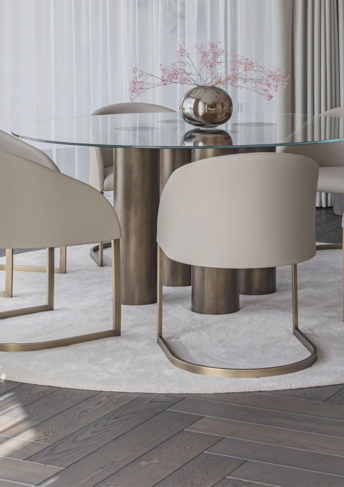Amžina elegancija – Herringbone grindų raštas šiuolaikinėje erdvėje