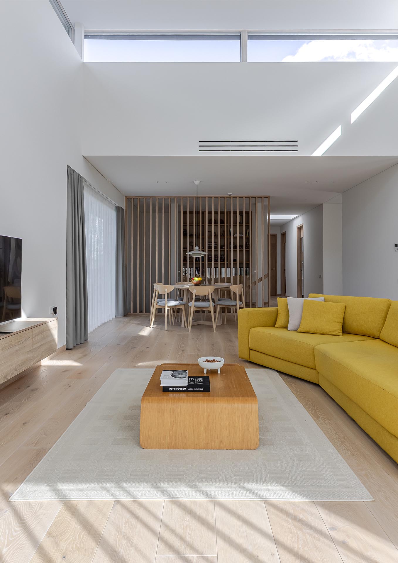 Vientisa ąžuolo estetika – kai viskas dera iki smulkiausios detalės