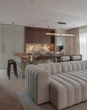 Chevron ąžuolo grindys - subtili ir laiko patikrinta elegancija