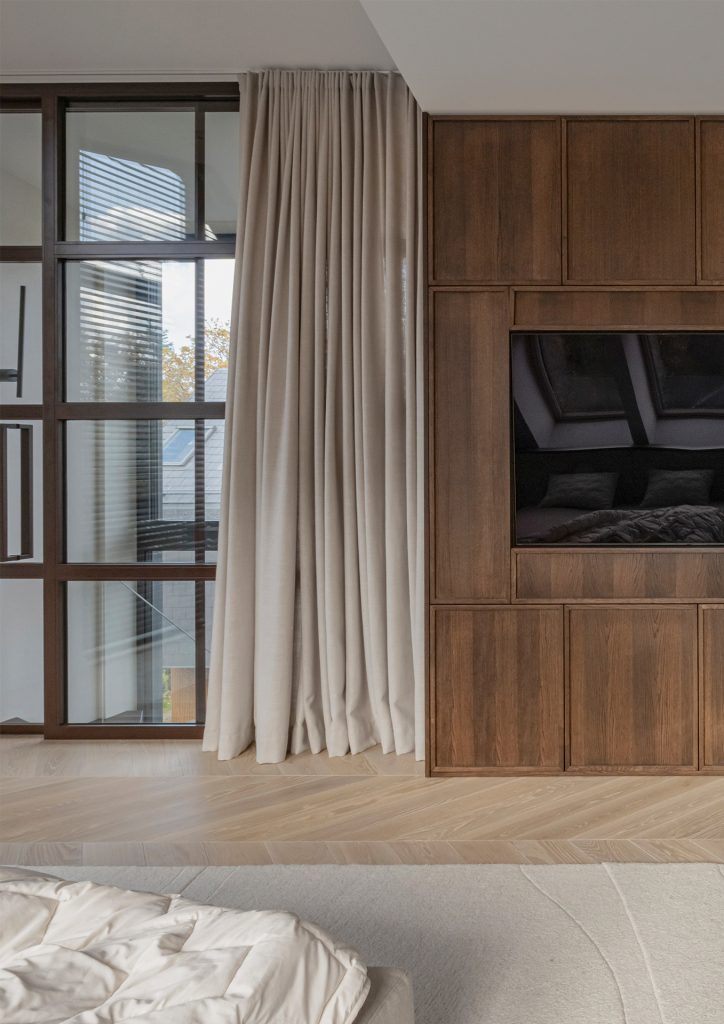 Chevron ąžuolo grindys - subtili ir laiko patikrinta elegancija