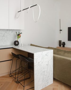 Moderni ramybės oazė su natūraliomis tekstūromis