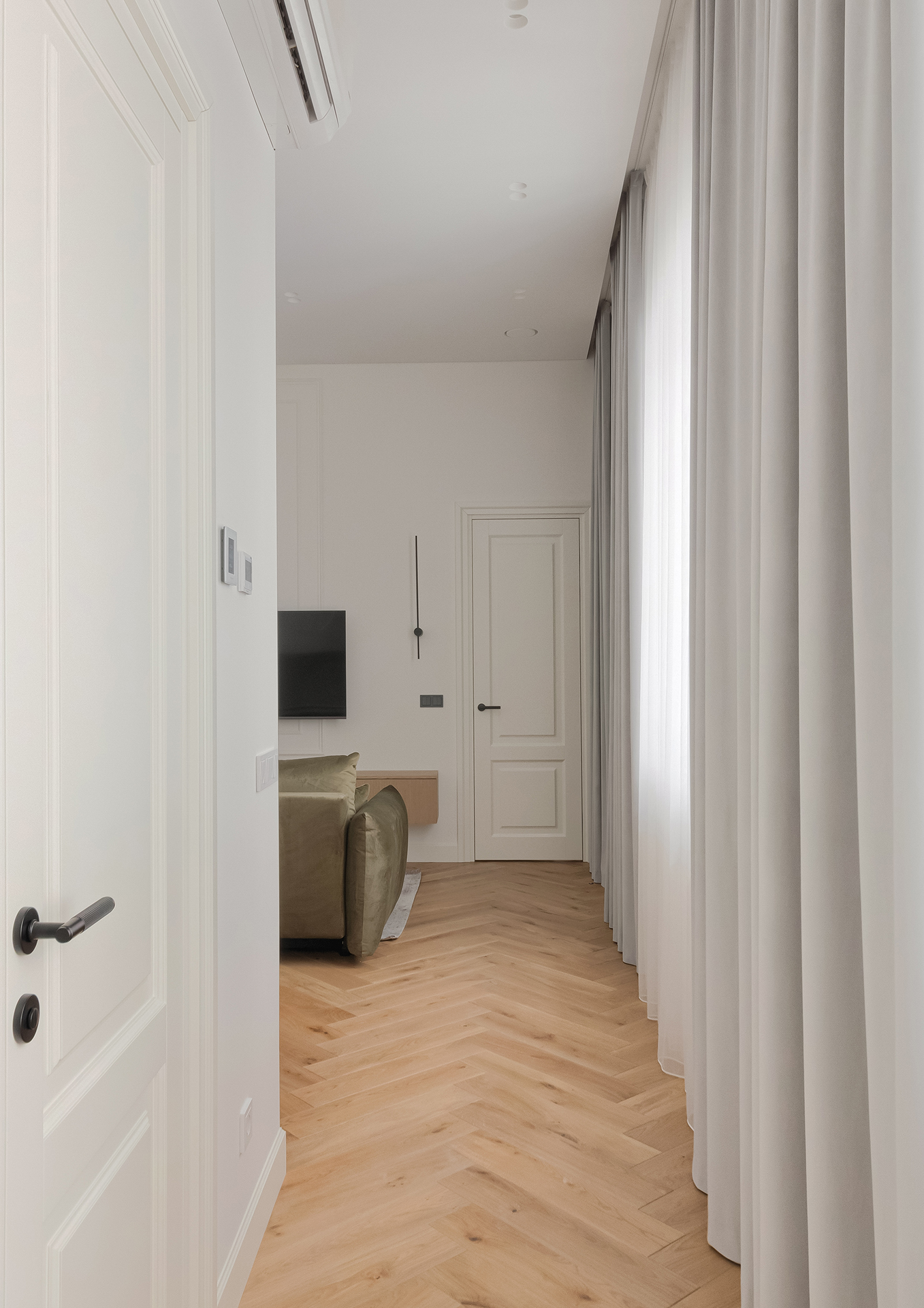 Moderni ramybės oazė su natūraliomis tekstūromis