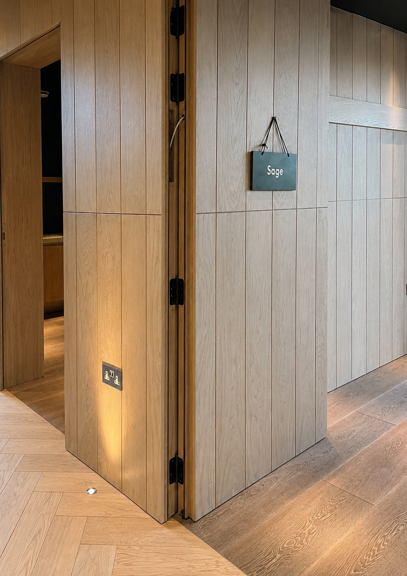 Lakes by Yoo – ąžuolo sprendimai SPA erdvėje