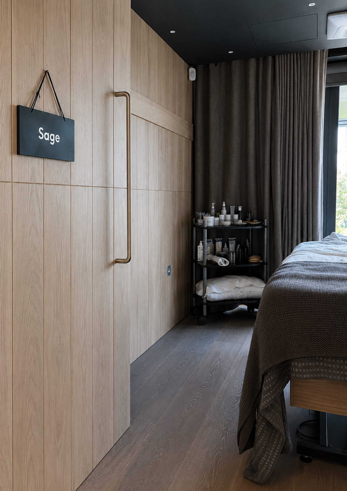Lakes by Yoo – ąžuolo sprendimai SPA erdvėje