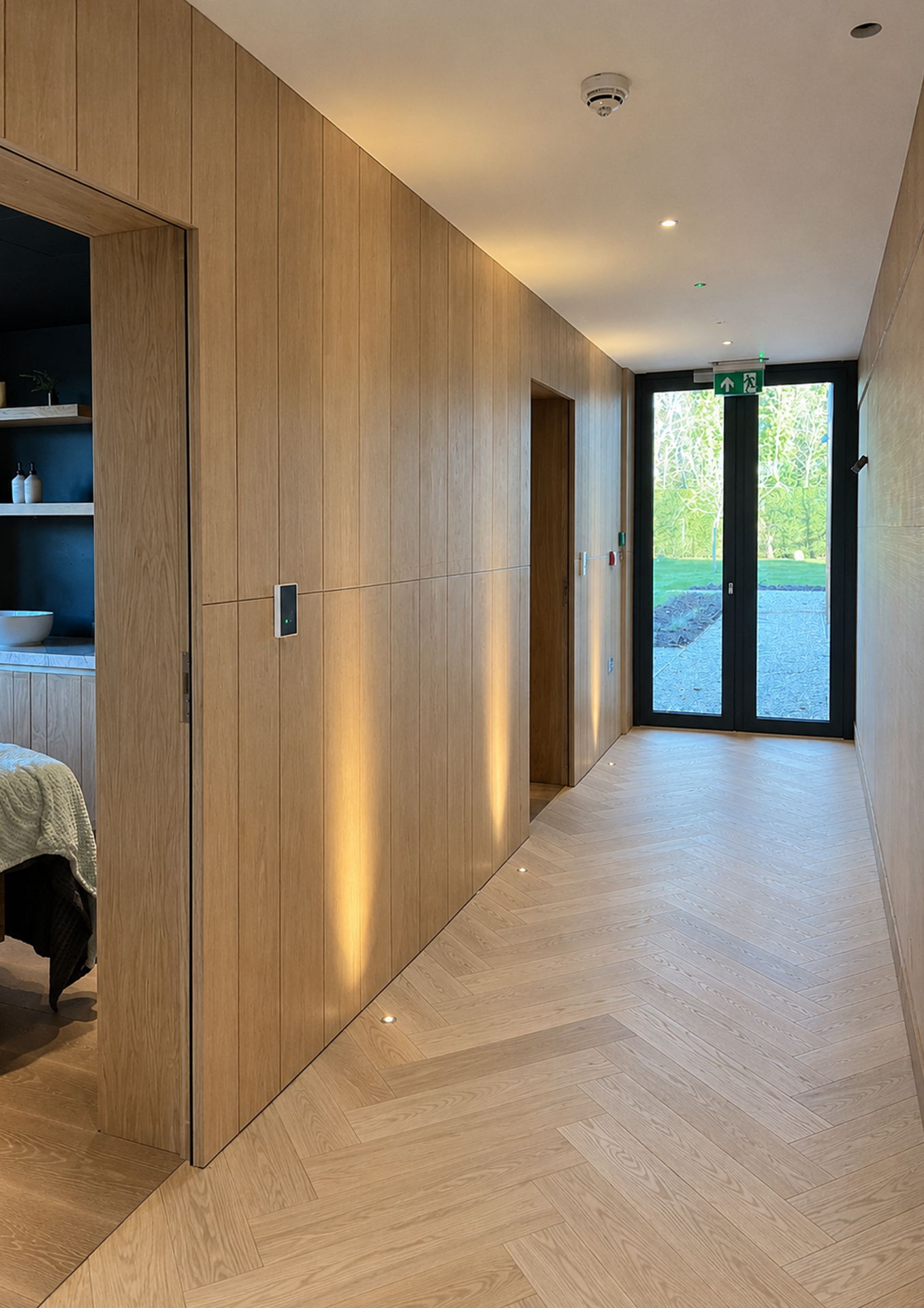 Lakes by Yoo – ąžuolo sprendimai SPA erdvėje