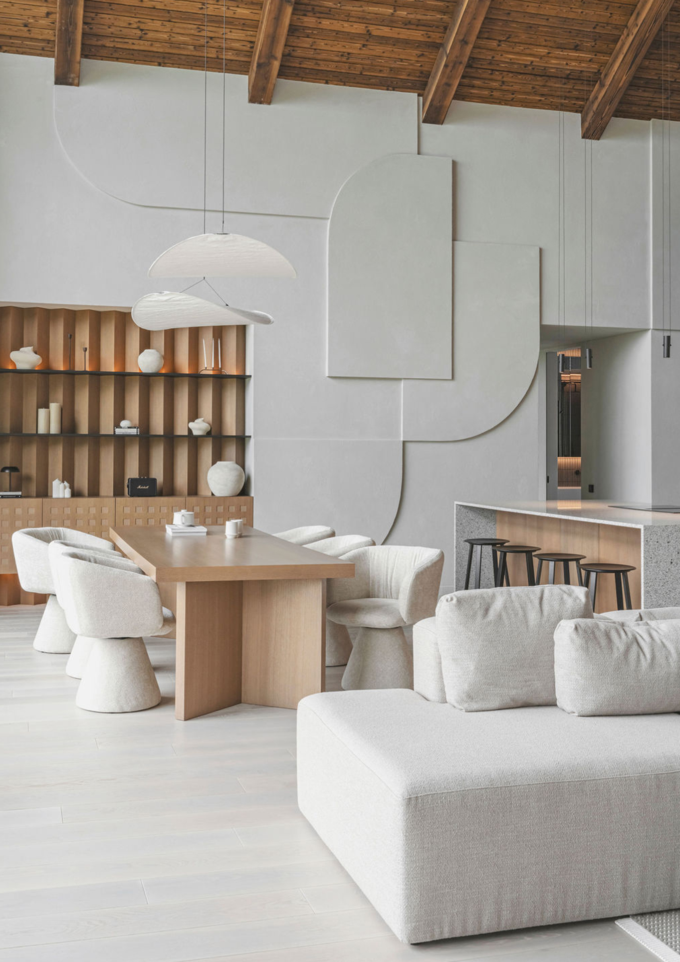 Subtili prabanga moderniuose apartamentuose pajūryje