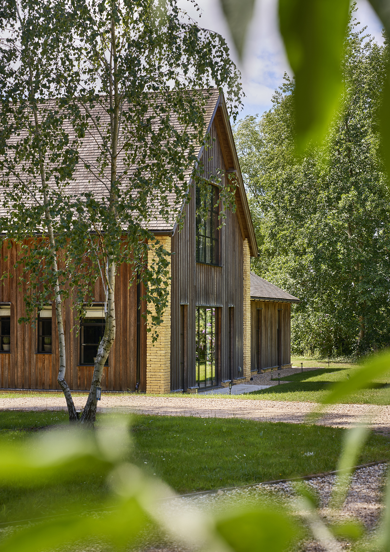 BARN: šiuolaikinė užmiesčio prabanga su autentišku charakteriu